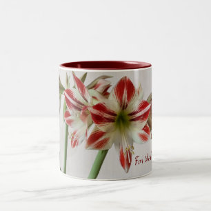 Taza Bicolor Flor de amaryllis roja con texto personalizado