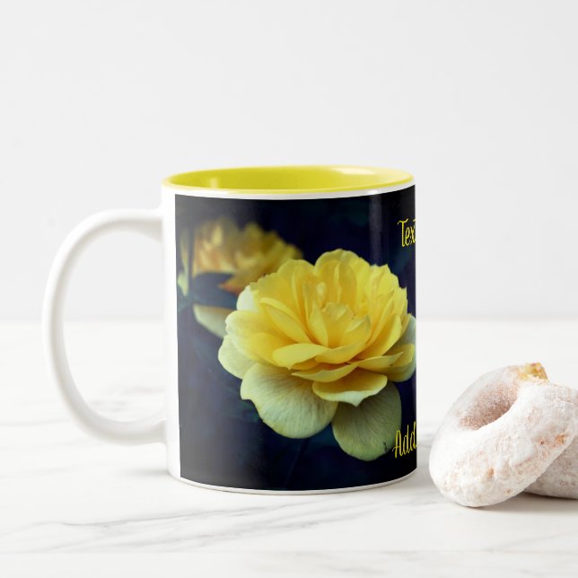 Taza Bicolor Flor rosa amarilla personalizada (Con donut)