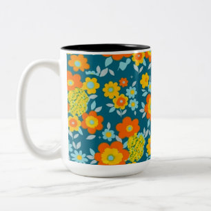 Taza Bicolor Flores Vibrantes Naranjas y Amarillas sobre Azul T
