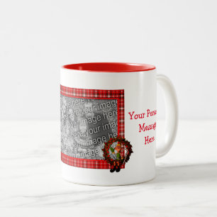 Taza Bicolor Foto personalizada de Navidades de Boy Elf Wreath
