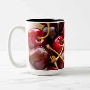 Taza Bicolor Fotografía de Cerezas Rojas Frescas en un Tazón