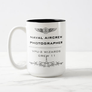 Taza Bicolor Fotógrafo de la tripulación aérea de la marina-