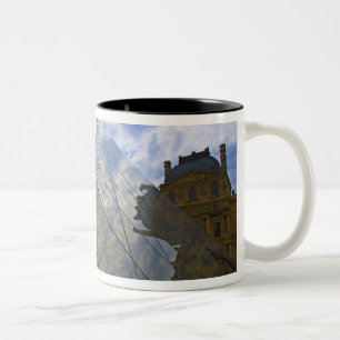 Taza Bicolor Francia, París. Nubes se reflejan en el Louvre