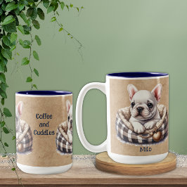 Taza Bicolor Franquicia blanca en la cama de perro de felpa