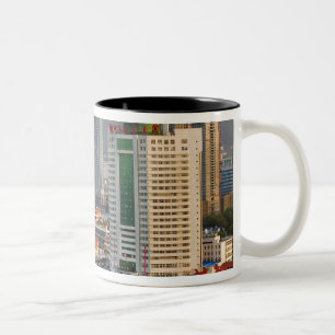 Taza Bicolor Frente marítimo con horizonte de la ciudad de Yant