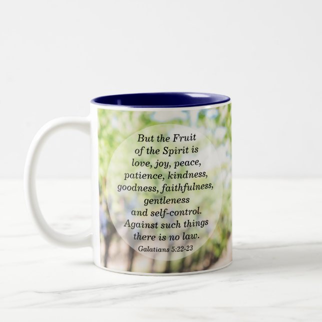 Taza Bicolor Fruta del Espíritu Galatianos 5:22-23 (Izquierda)
