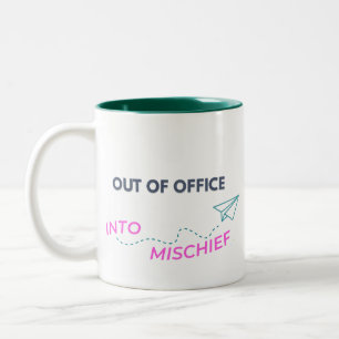 Taza Bicolor Fuera de la oficina. En la travesura