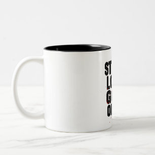 Taza Bicolor Fuerte se ve bien en mí – Tipografía de motivación