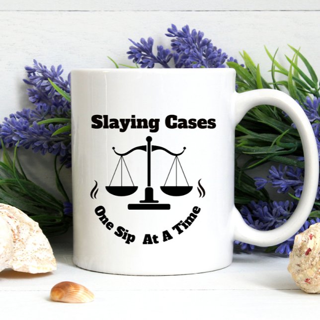 Taza Bicolor Fundas divertidos de abogados sentados (Subido por el creador)