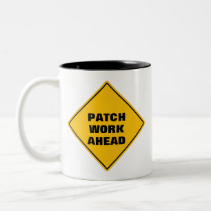 Taza Bicolor Fundido parche amarillo trabajar delante de la señ
