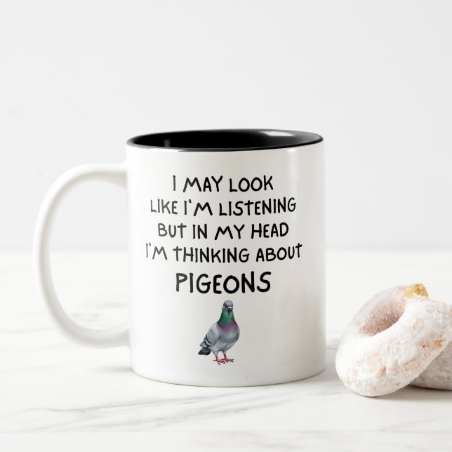 Taza Bicolor Funny I'm Thinking About Pigeons (Con donut)