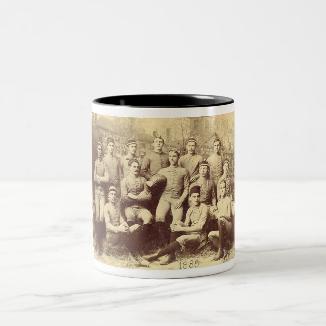 Taza Bicolor Fútbol 1888 de UMass (Centro)