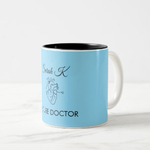 Taza Bicolor Futuro médico nombre personalizado estudiante de m