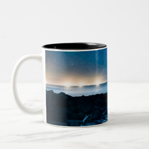 Taza Bicolor Galaxia de la vía láctea sobre los barcos de pes