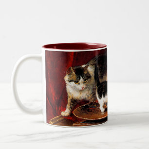 Taza Bicolor Gata madre y gatitos en la mesa
