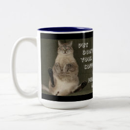 Taza Bicolor Gato "BAJA TU CAFÉ Y ALIMENTA" Mug