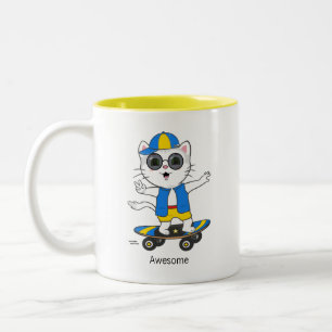 Taza Bicolor Gato de patinaje feliz vestido con azul y amarillo