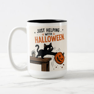 Taza Bicolor Gato negro divertido derribando una calabaza de Ha