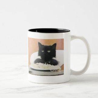 Taza Bicolor Gato que come los espaguetis