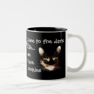 Taza Bicolor Gatos Badass - "El lado oscuro tiene cookies"