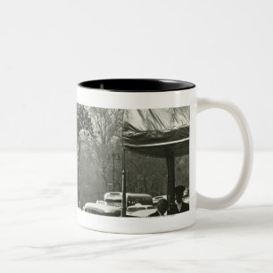 Taza Bicolor Gente decorativa del fondo del reloj dos de la