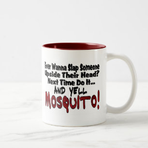 Taza Bicolor Golpéame y el mosquito