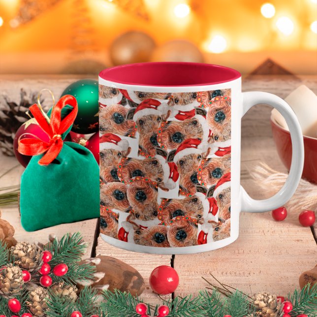 Taza Bicolor Gracioso patrón de Navidades de Airedale Terrier (Subido por el creador)