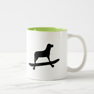Taza Bicolor Gracioso perro patinador