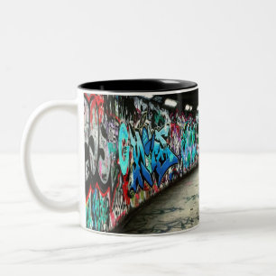 Taza Bicolor Grafiti del metro