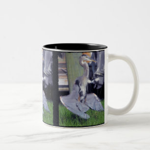 Taza Bicolor Gran bronceado en la garza azul de la garza