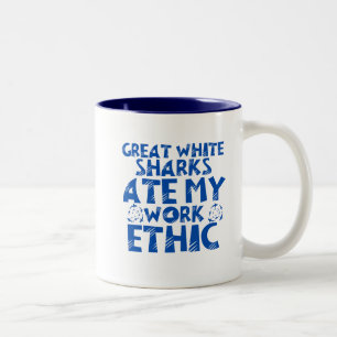 TAZA BICOLOR GRANDES TIBURONES BLANCOS SE COMIERON MI TRABAJO É