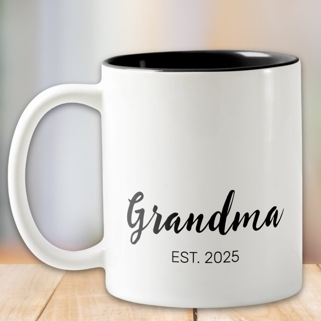 Taza Bicolor Grandma Established  (Subido por el creador)
