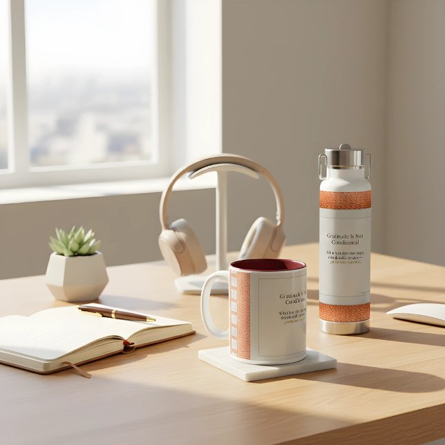 Taza Bicolor Gratitude Remains: Cozy Up with This Affirmation   (Stay centered with the Gratitude Remains™ duo—a ritual of presence for every rhythm of life. ✨)