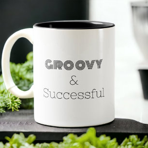 Taza Bicolor Groovy y exitosa retro