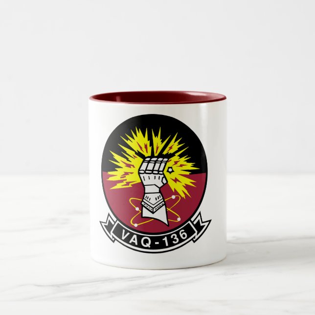 Taza Bicolor Guanteletes VAQ-136 (Centro)