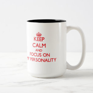 Taza Bicolor Guarde la calma y el foco en mi personalidad