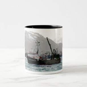 Taza Bicolor Half Moon Bay, pescando el barco rastreador en