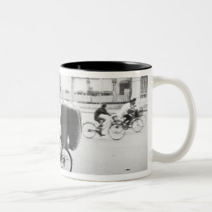 Taza Bicolor Hanoi Vietnam, mujer con bicyle (NR)