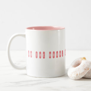 Taza Bicolor Haz el trabajo, Dios proveerá.