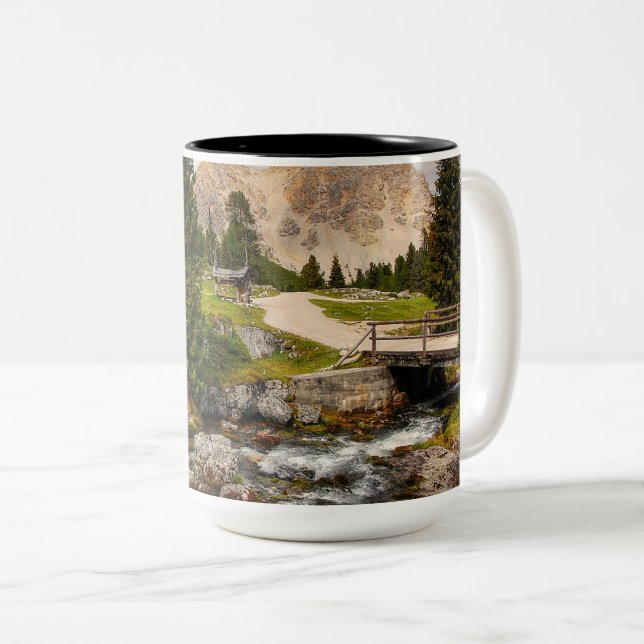 Taza Bicolor Hermosa ruta de senderismo, árboles y montañas (Anverso derecho)