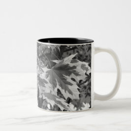 Taza Bicolor Hojas en blanco y negro