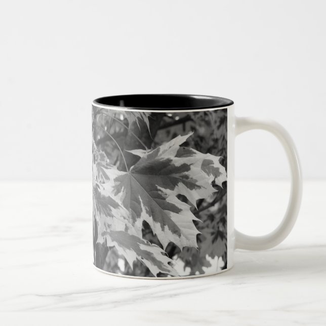 Taza Bicolor Hojas en blanco y negro (Derecha)
