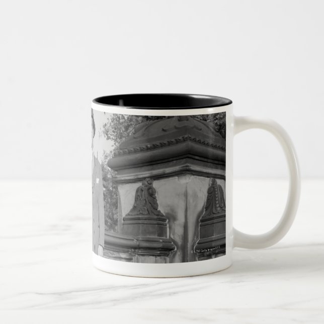 Taza Bicolor Hombre en gorra (Derecha)