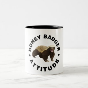 Taza Bicolor Honey badger tiene actitud
