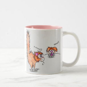 Taza Bicolor Hooch el gato asustado por un perro