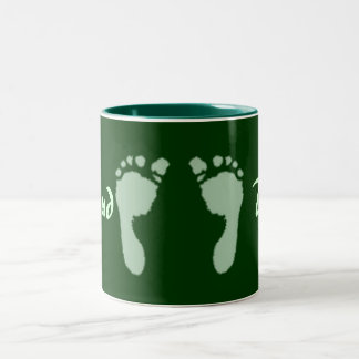Taza Bicolor Huellas de bebé (verde)