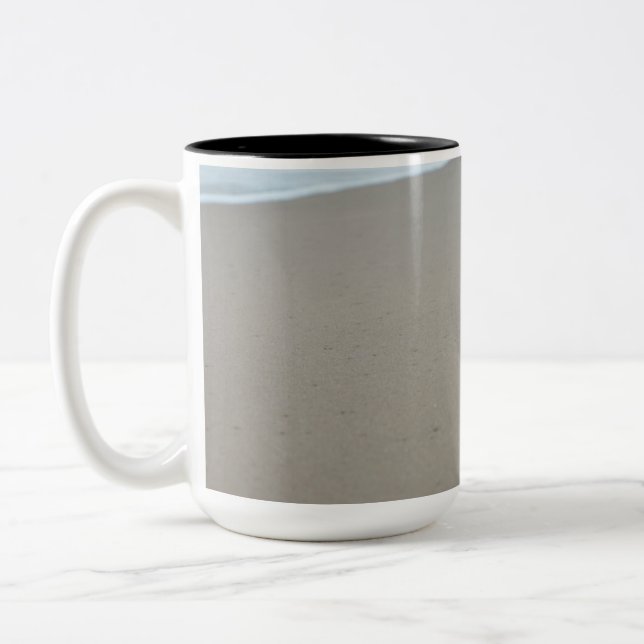 Taza Bicolor Huellas en una playa blanca en Mozambique (Izquierda)