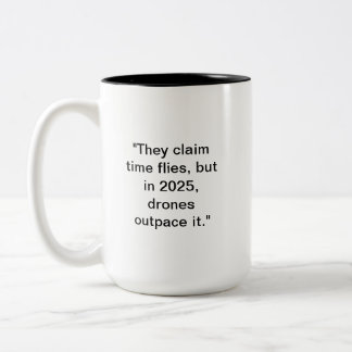 Taza Bicolor Humor de drones Mug | Futuro tecnológico de 2025