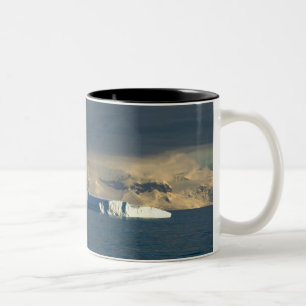 Taza Bicolor Iceberg en los inicios del pasaje de Drake justo