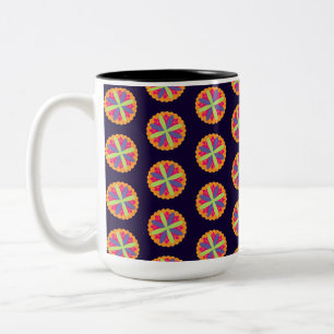 Taza Bicolor ilustración de formas florales naranjas